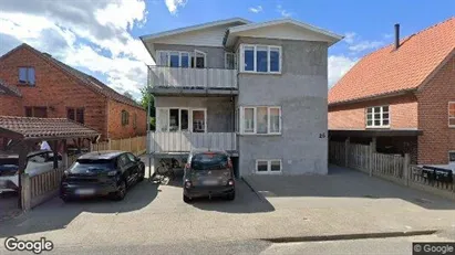 Boligudlejningsejendomme til salg i Herning - Foto fra Google Street View Boligudlejningsejendomme til salg i Herning - Foto fra Google Street View