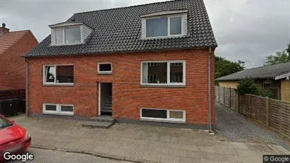 Boligudlejningsejendomme til salg i Hjørring - Foto fra Google Street View Boligudlejningsejendomme til salg i Hjørring - Foto fra Google Street View